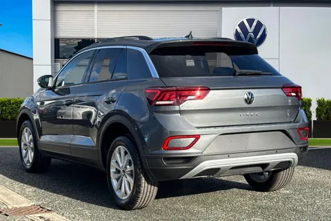  Volkswagen T-Roc 1.5 TSI Match Euro 6 (s/s) 5dr Thumbnail #3
