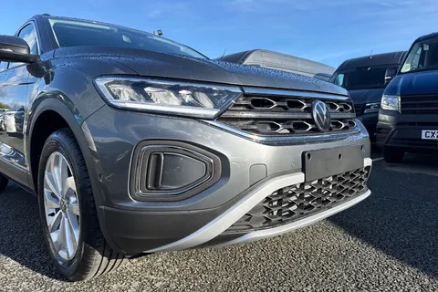  Volkswagen T-Roc 1.5 TSI Match Euro 6 (s/s) 5dr Thumbnail #9