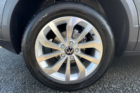  Volkswagen T-Roc 1.5 TSI Match Euro 6 (s/s) 5dr Thumbnail #13
