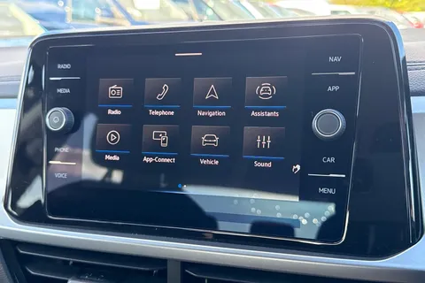  Volkswagen T-Roc 1.5 TSI Match Euro 6 (s/s) 5dr Thumbnail #17