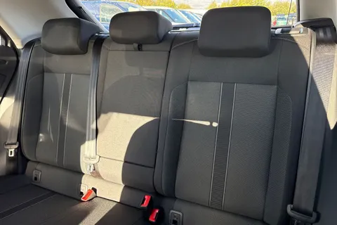  Volkswagen T-Roc 1.5 TSI Match Euro 6 (s/s) 5dr Thumbnail #19