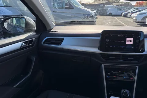  Volkswagen T-Roc 1.5 TSI Match Euro 6 (s/s) 5dr Thumbnail #20