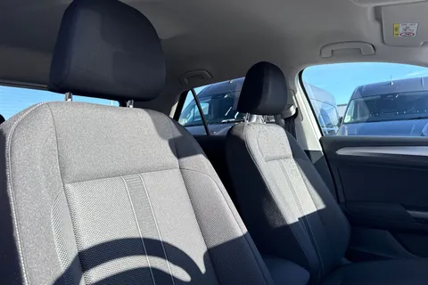  Volkswagen T-Roc 1.5 TSI Match Euro 6 (s/s) 5dr Thumbnail #24