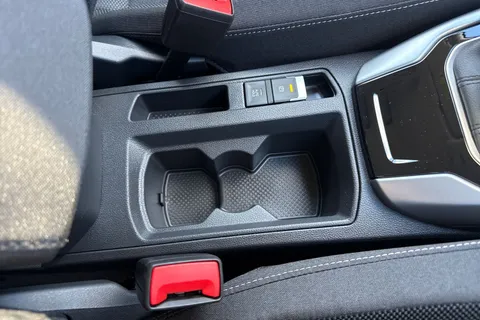  Volkswagen T-Roc 1.5 TSI Match Euro 6 (s/s) 5dr Thumbnail #40