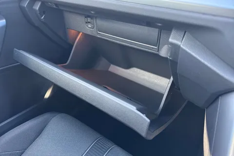  Volkswagen T-Roc 1.5 TSI Match Euro 6 (s/s) 5dr Thumbnail #42