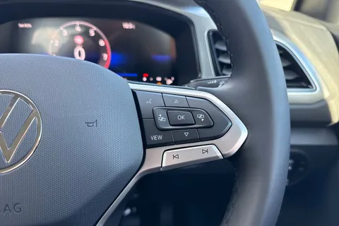  Volkswagen T-Roc 1.5 TSI Match Euro 6 (s/s) 5dr Thumbnail #44