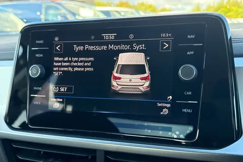  Volkswagen T-Roc 1.5 TSI Match Euro 6 (s/s) 5dr Thumbnail #51