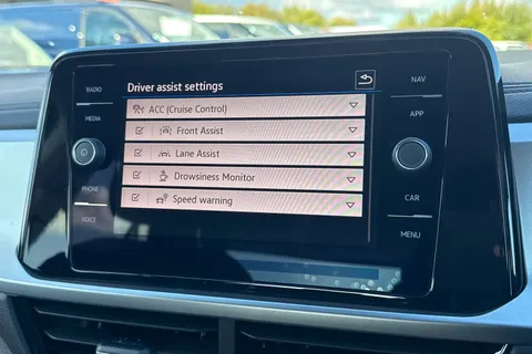  Volkswagen T-Roc 1.5 TSI Match Euro 6 (s/s) 5dr Thumbnail #53