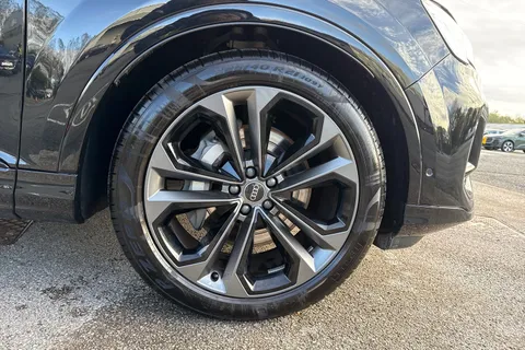 10 of 56 for AUDI Q7 55 TFSI Quattro Black Edition 5dr Tiptronic