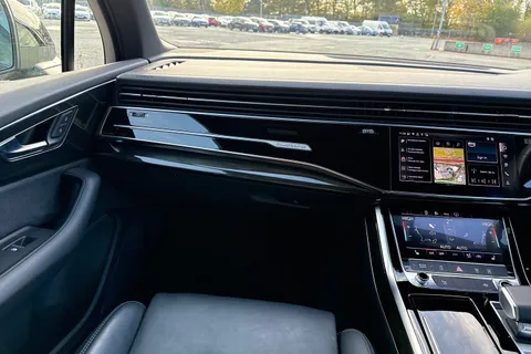 20 of 56 for AUDI Q7 55 TFSI Quattro Black Edition 5dr Tiptronic