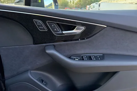 21 of 56 for AUDI Q7 55 TFSI Quattro Black Edition 5dr Tiptronic