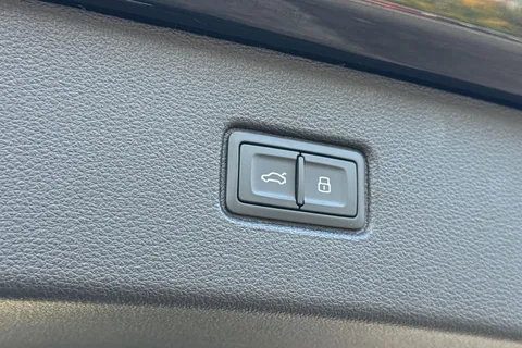 27 of 56 for AUDI Q7 55 TFSI Quattro Black Edition 5dr Tiptronic