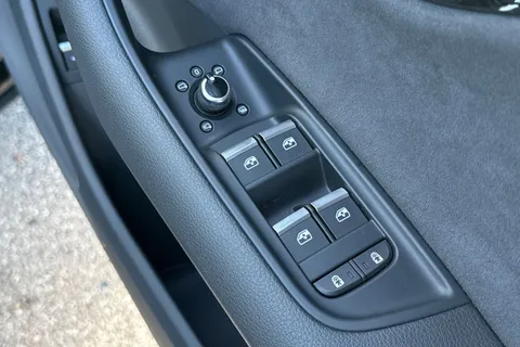 30 of 56 for AUDI Q7 55 TFSI Quattro Black Edition 5dr Tiptronic