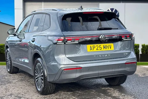 AP25MHV Volkswagen Tiguan 1.5 eTSI 150 Match 5dr DSG Thumbnail #3