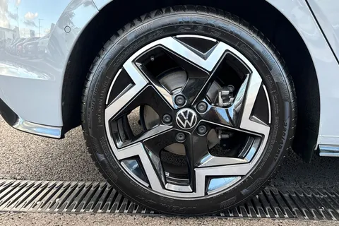 KP25ZSX Volkswagen Golf 1.5 TSI 150 R-Line 5dr **WINTER PACK, TECHNOLOGY PACK, AREA VIEW** Thumbnail #8