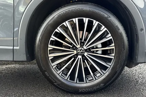 AP25MHV Volkswagen Tiguan 1.5 eTSI 150 Match 5dr DSG Thumbnail #11