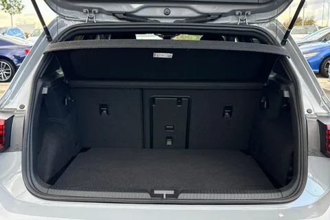 KP25ZSX Volkswagen Golf 1.5 TSI 150 R-Line 5dr **WINTER PACK, TECHNOLOGY PACK, AREA VIEW** Thumbnail #11