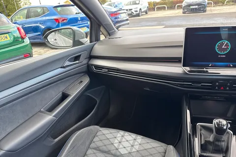 KP25ZSX Volkswagen Golf 1.5 TSI 150 R-Line 5dr **WINTER PACK, TECHNOLOGY PACK, AREA VIEW** Thumbnail #16