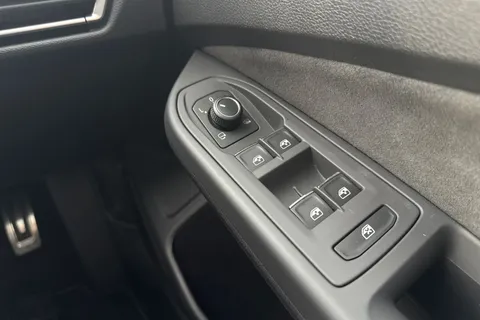 KP25ZSX Volkswagen Golf 1.5 TSI 150 R-Line 5dr **WINTER PACK, TECHNOLOGY PACK, AREA VIEW** Thumbnail #19