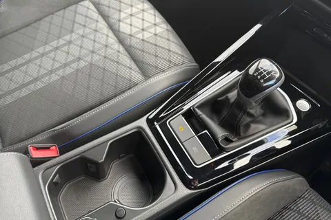 KP25ZSX Volkswagen Golf 1.5 TSI 150 R-Line 5dr **WINTER PACK, TECHNOLOGY PACK, AREA VIEW** Thumbnail #21