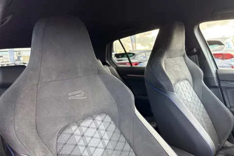 KP25ZSX Volkswagen Golf 1.5 TSI 150 R-Line 5dr **WINTER PACK, TECHNOLOGY PACK, AREA VIEW** Thumbnail #22