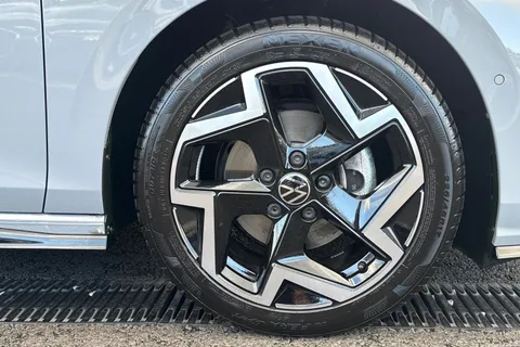 KP25ZSX Volkswagen Golf 1.5 TSI 150 R-Line 5dr **WINTER PACK, TECHNOLOGY PACK, AREA VIEW** Thumbnail #23