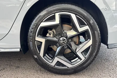 KP25ZSX Volkswagen Golf 1.5 TSI 150 R-Line 5dr **WINTER PACK, TECHNOLOGY PACK, AREA VIEW** Thumbnail #25