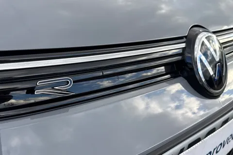 KP25ZSX Volkswagen Golf 1.5 TSI 150 R-Line 5dr **WINTER PACK, TECHNOLOGY PACK, AREA VIEW** Thumbnail #29