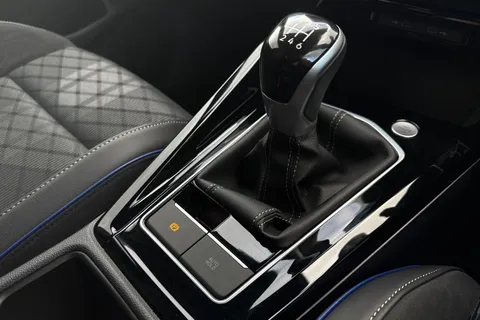 KP25ZSX Volkswagen Golf 1.5 TSI 150 R-Line 5dr **WINTER PACK, TECHNOLOGY PACK, AREA VIEW** Thumbnail #35