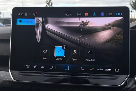 KP25ZSX Volkswagen Golf 1.5 TSI 150 R-Line 5dr **WINTER PACK, TECHNOLOGY PACK, AREA VIEW** Thumbnail #39