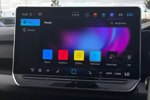 KP25ZSX Volkswagen Golf 1.5 TSI 150 R-Line 5dr **WINTER PACK, TECHNOLOGY PACK, AREA VIEW** Thumbnail #40