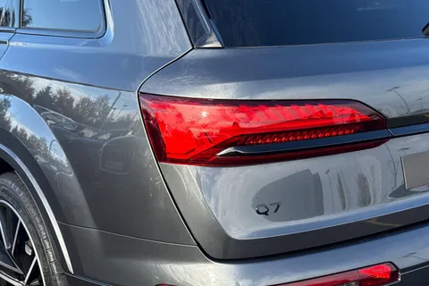  Audi Q7 3.0 TDI V6 Black Edition Tiptronic quattro Euro 6 (s/s) 5dr Thumbnail #8