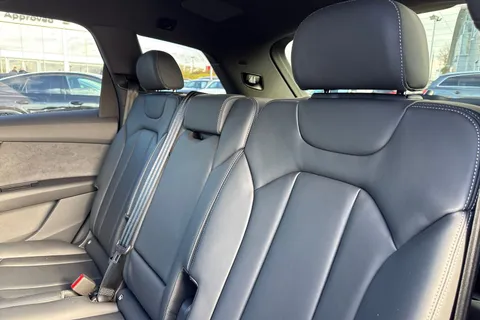  Audi Q7 3.0 TDI V6 Black Edition Tiptronic quattro Euro 6 (s/s) 5dr Thumbnail #19