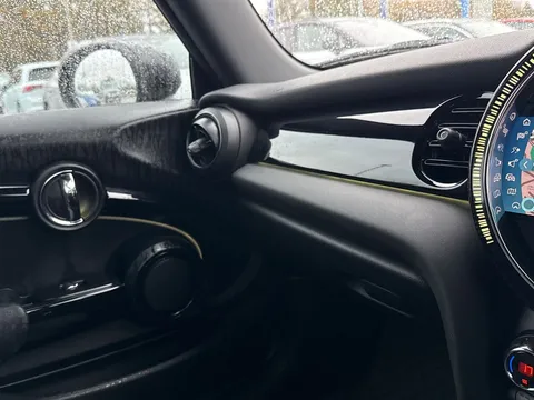 32 of 39 for MINI HATCHBACK 135kW Cooper S Level 2 33kWh 3dr Auto