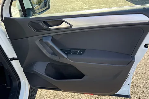 DU20RYF Volkswagen Tiguan 1.5 TSI EVO Match Euro 6 (s/s) 5dr Thumbnail #22