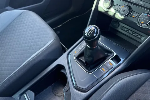 DU20RYF Volkswagen Tiguan 1.5 TSI EVO Match Euro 6 (s/s) 5dr Thumbnail #24