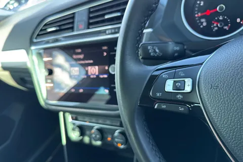 DU20RYF Volkswagen Tiguan 1.5 TSI EVO Match Euro 6 (s/s) 5dr Thumbnail #39