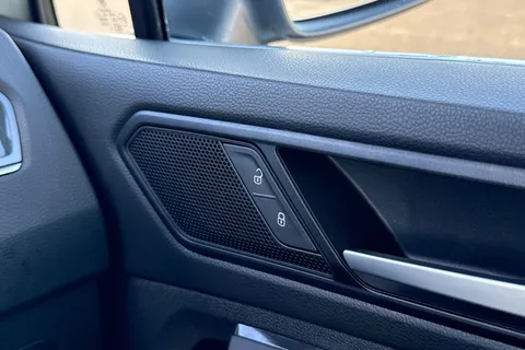 DU20RYF Volkswagen Tiguan 1.5 TSI EVO Match Euro 6 (s/s) 5dr Thumbnail #42