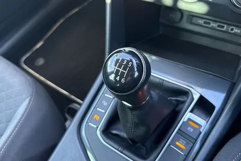 DU20RYF Volkswagen Tiguan 1.5 TSI EVO Match Euro 6 (s/s) 5dr Thumbnail #59