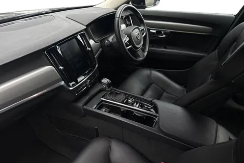 OU68KZD Volvo V90 2.0 T4 GPF Momentum Auto Euro 6 (s/s) 5dr Thumbnail #9