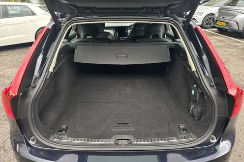 OU68KZD Volvo V90 2.0 T4 GPF Momentum Auto Euro 6 (s/s) 5dr Thumbnail #10