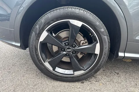 LV20LRO Audi Q5 2.0 TFSIe 50 Black Edition S Tronic quattro Euro 6 (s/s) 5dr 14.1kWh Thumbnail #8