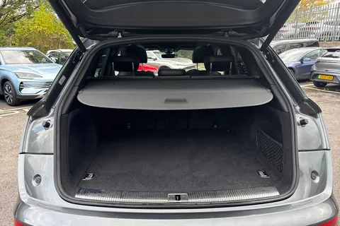 LV20LRO Audi Q5 2.0 TFSIe 50 Black Edition S Tronic quattro Euro 6 (s/s) 5dr 14.1kWh Thumbnail #11