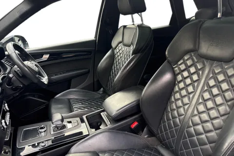 LV20LRO Audi Q5 2.0 TFSIe 50 Black Edition S Tronic quattro Euro 6 (s/s) 5dr 14.1kWh Thumbnail #12