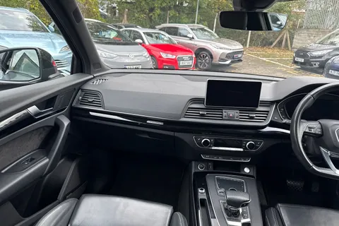 LV20LRO Audi Q5 2.0 TFSIe 50 Black Edition S Tronic quattro Euro 6 (s/s) 5dr 14.1kWh Thumbnail #16