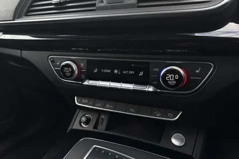 LV20LRO Audi Q5 2.0 TFSIe 50 Black Edition S Tronic quattro Euro 6 (s/s) 5dr 14.1kWh Thumbnail #20
