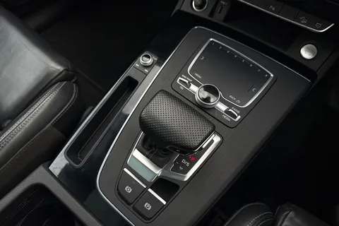 LV20LRO Audi Q5 2.0 TFSIe 50 Black Edition S Tronic quattro Euro 6 (s/s) 5dr 14.1kWh Thumbnail #21