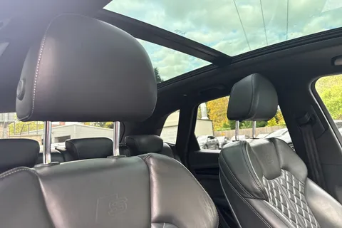 LV20LRO Audi Q5 2.0 TFSIe 50 Black Edition S Tronic quattro Euro 6 (s/s) 5dr 14.1kWh Thumbnail #22