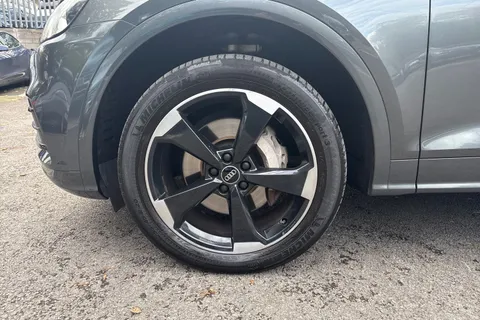 LV20LRO Audi Q5 2.0 TFSIe 50 Black Edition S Tronic quattro Euro 6 (s/s) 5dr 14.1kWh Thumbnail #24