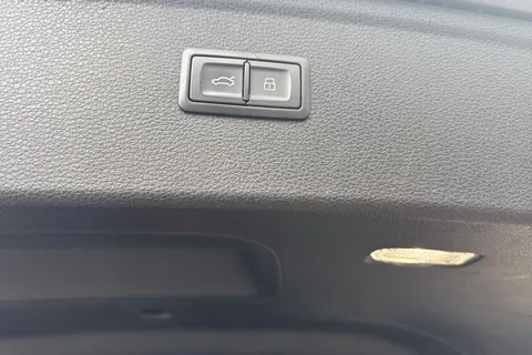 LV20LRO Audi Q5 2.0 TFSIe 50 Black Edition S Tronic quattro Euro 6 (s/s) 5dr 14.1kWh Thumbnail #27